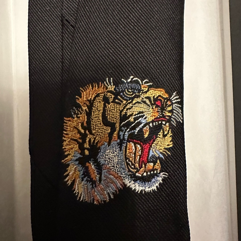 Gucci tiger neck tie never used